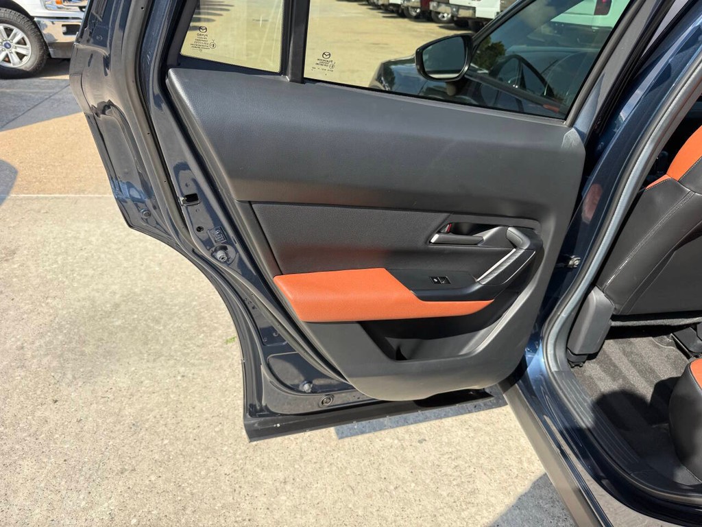 Mazda CX-50 Vehicle Full-screen Gallery Image 14