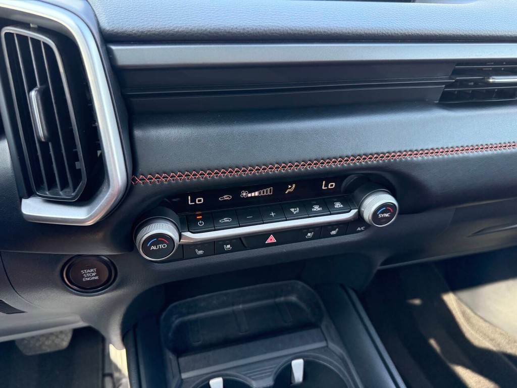 Mazda CX-50 Vehicle Full-screen Gallery Image 26