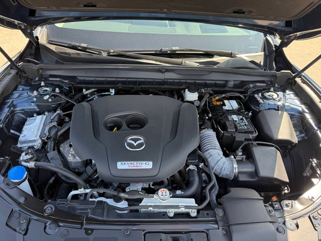 Mazda CX-50 Vehicle Full-screen Gallery Image 36