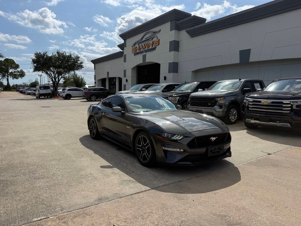 Ford Mustang Vehicle Full-screen Gallery Image 02