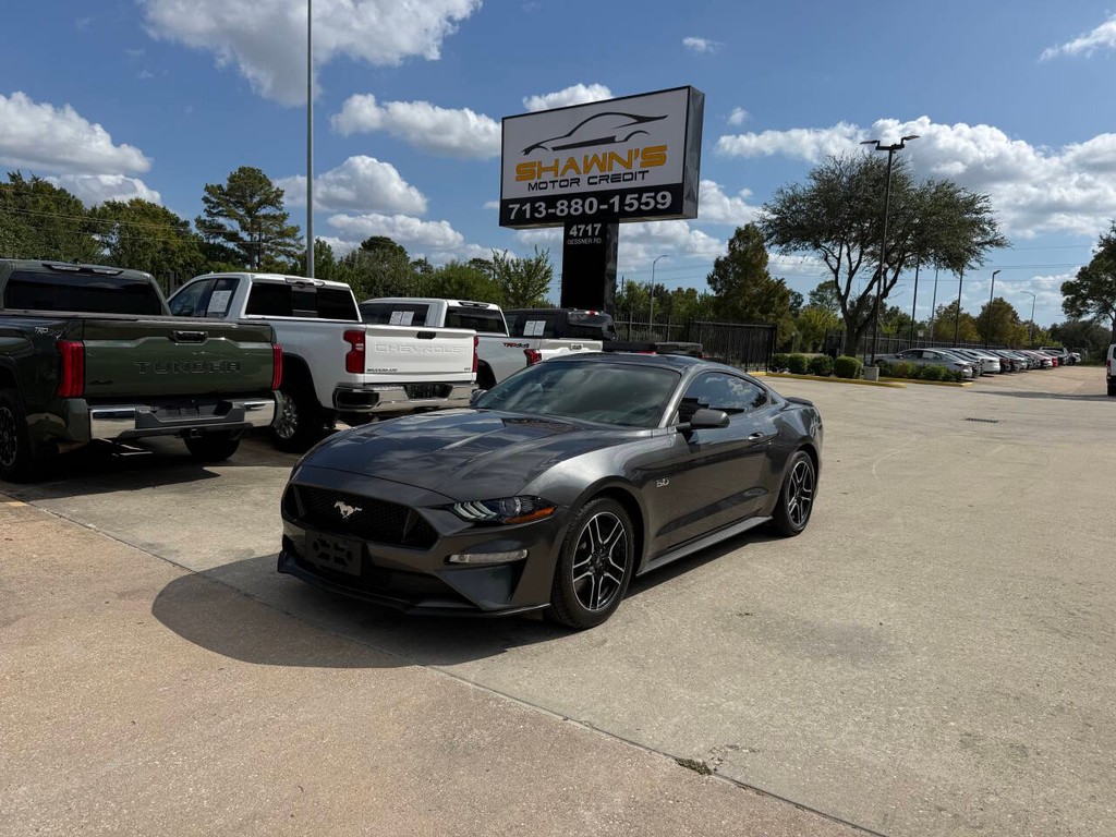Ford Mustang Vehicle Full-screen Gallery Image 03