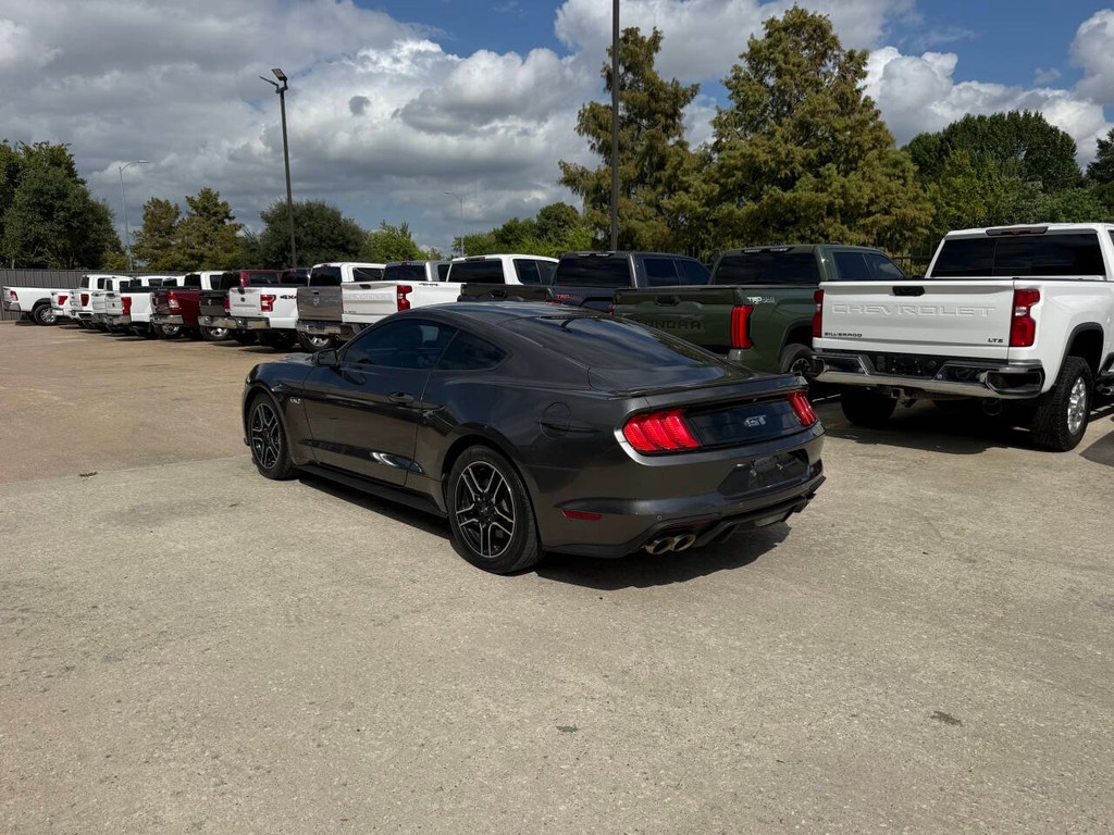 Ford Mustang Vehicle Full-screen Gallery Image 04
