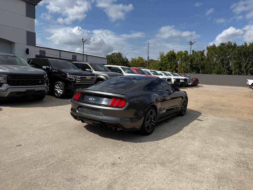 Ford Mustang Vehicle Full-screen Gallery Image 05