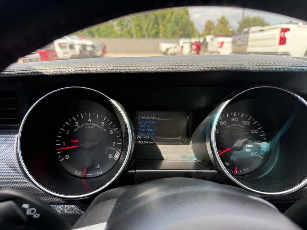 Ford Mustang Vehicle Full-screen Gallery Image 26