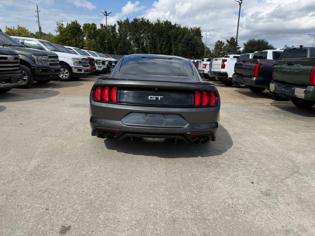 Ford Mustang Vehicle Full-screen Gallery Image 32