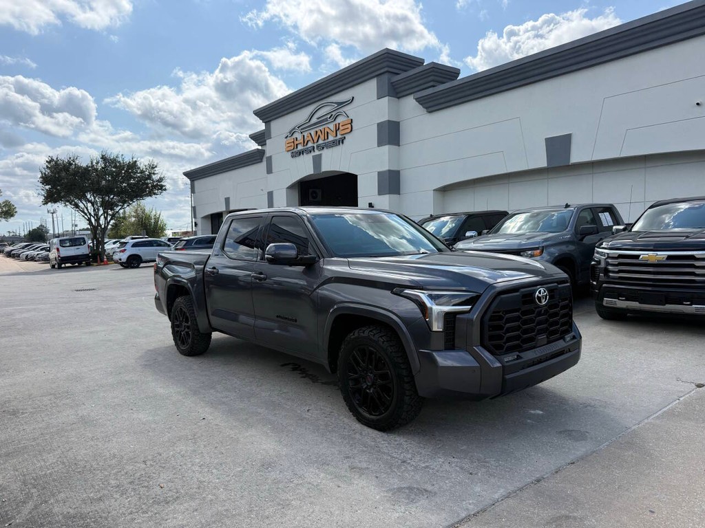 Toyota Tundra 4WD Vehicle Full-screen Gallery Image 02