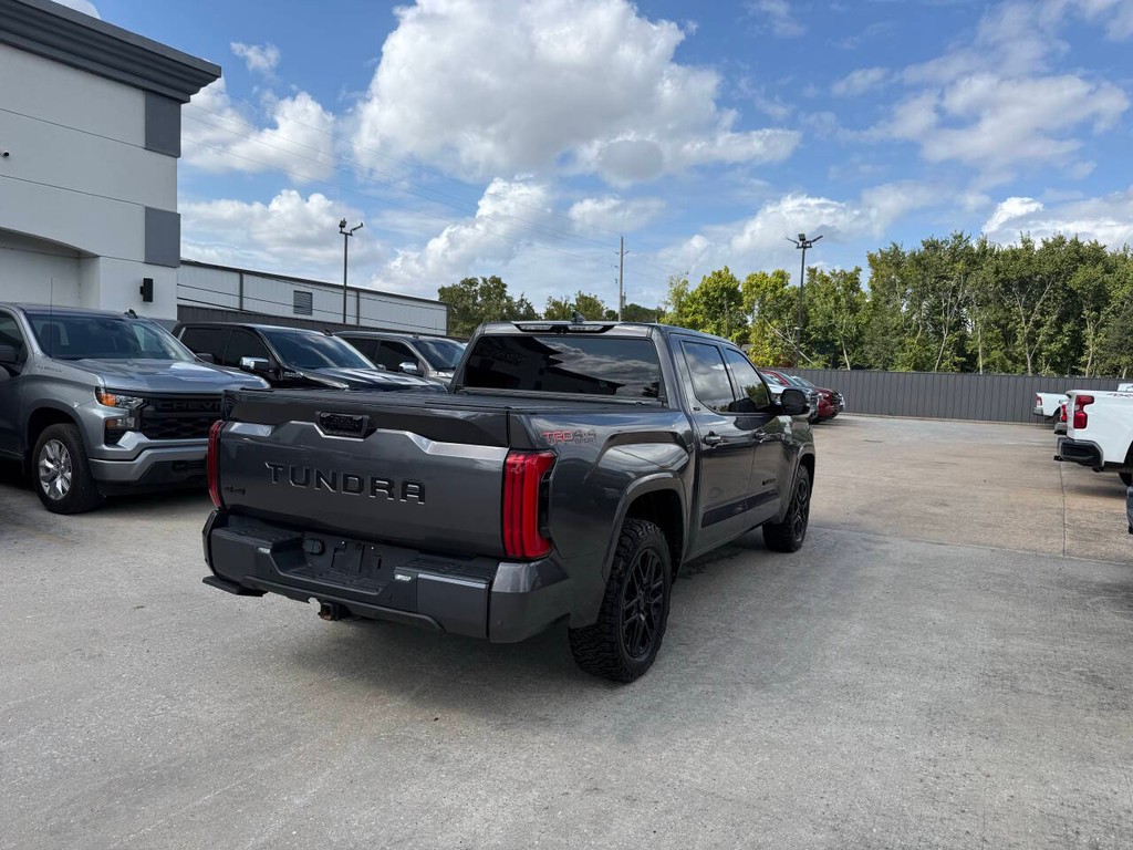Toyota Tundra 4WD Vehicle Full-screen Gallery Image 05