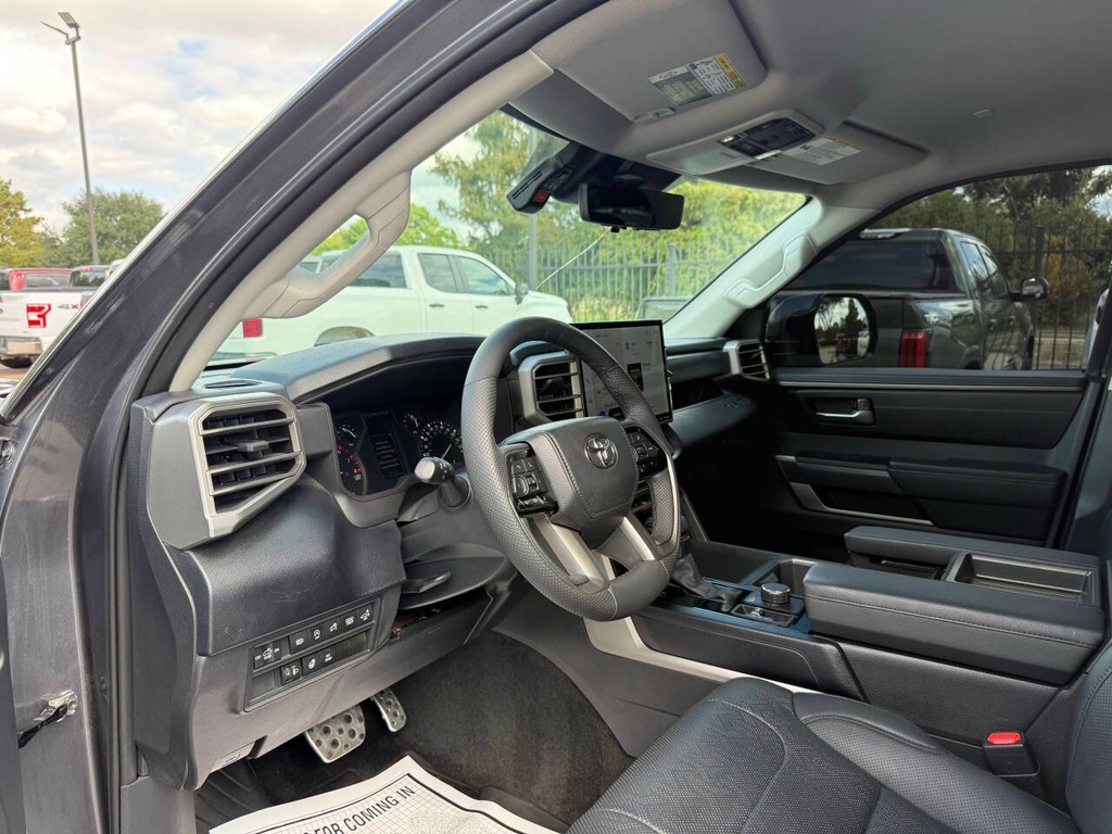 Toyota Tundra 4WD Vehicle Full-screen Gallery Image 06