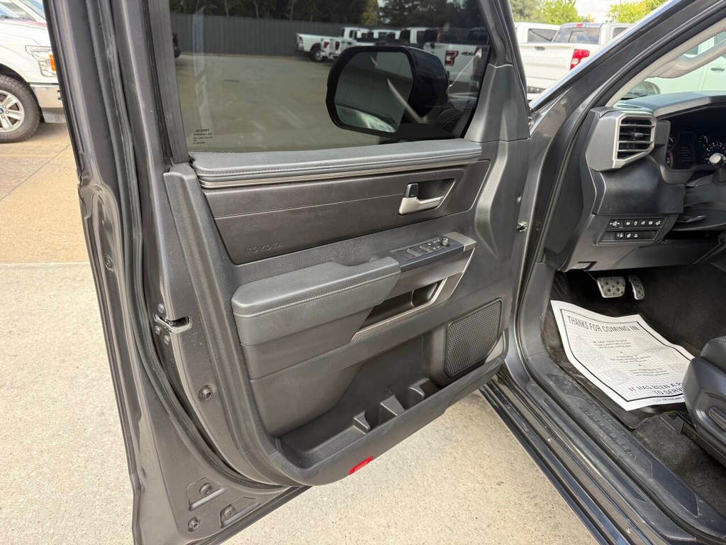 Toyota Tundra 4WD Vehicle Full-screen Gallery Image 08
