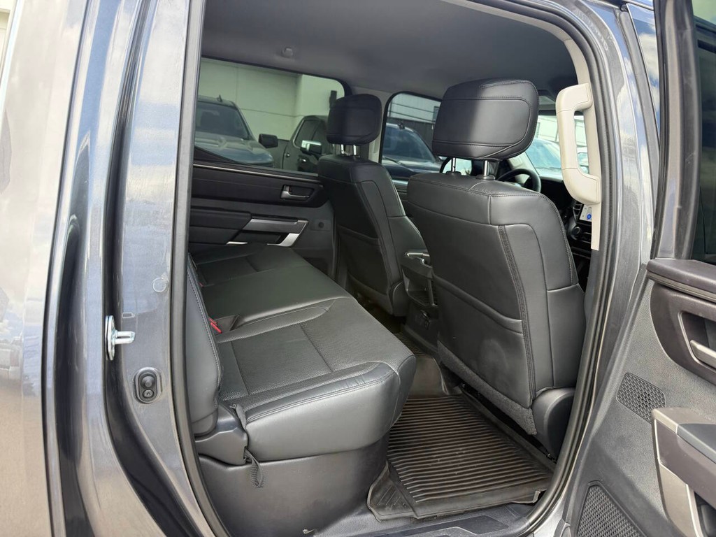 Toyota Tundra 4WD Vehicle Full-screen Gallery Image 15