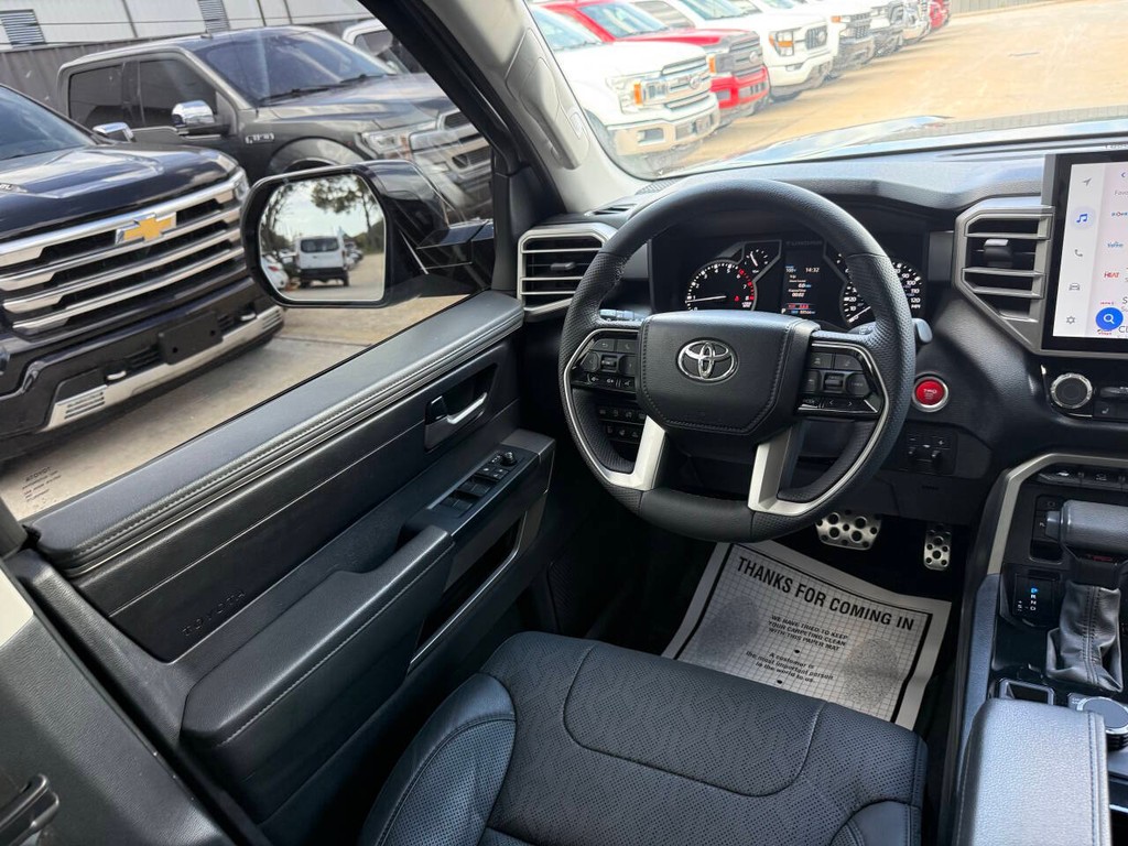 Toyota Tundra 4WD Vehicle Full-screen Gallery Image 19