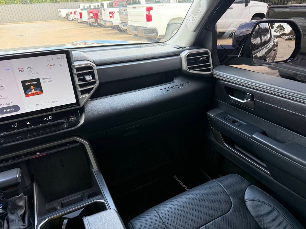 Toyota Tundra 4WD Vehicle Full-screen Gallery Image 20