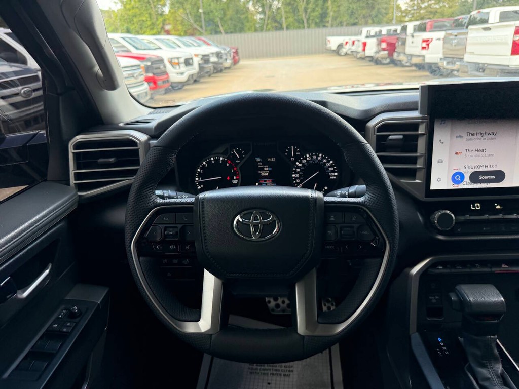Toyota Tundra 4WD Vehicle Full-screen Gallery Image 22