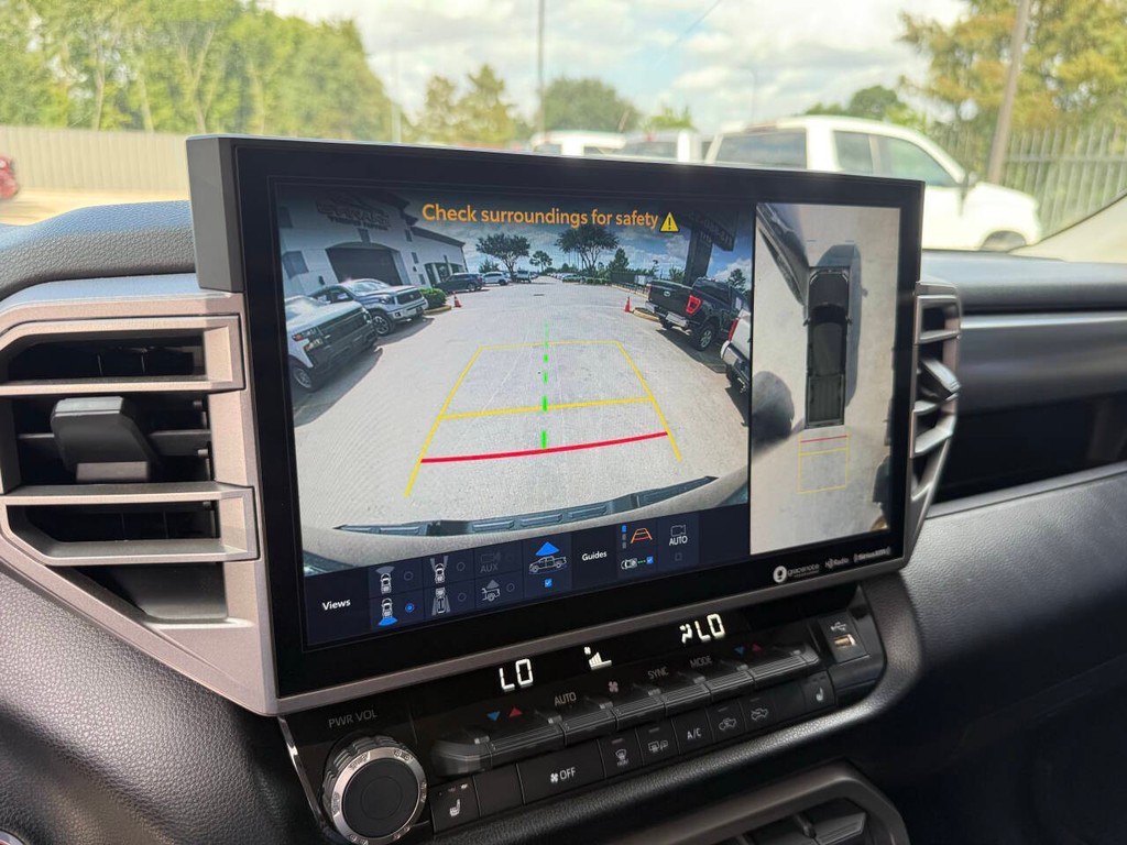 Toyota Tundra 4WD Vehicle Full-screen Gallery Image 27