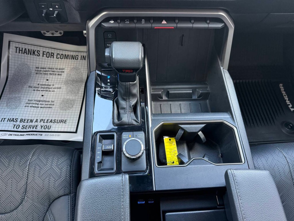 Toyota Tundra 4WD Vehicle Full-screen Gallery Image 28