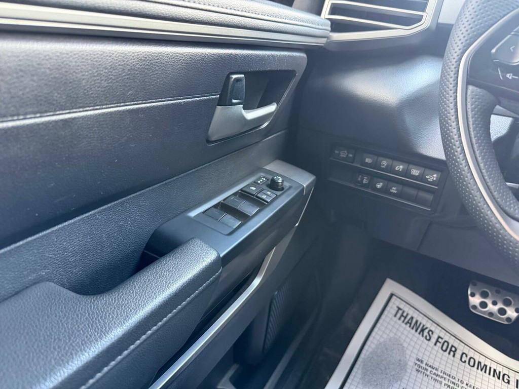 Toyota Tundra 4WD Vehicle Full-screen Gallery Image 29