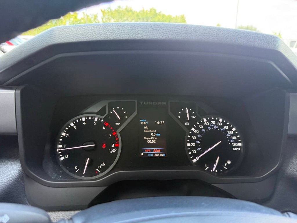 Toyota Tundra 4WD Vehicle Full-screen Gallery Image 30