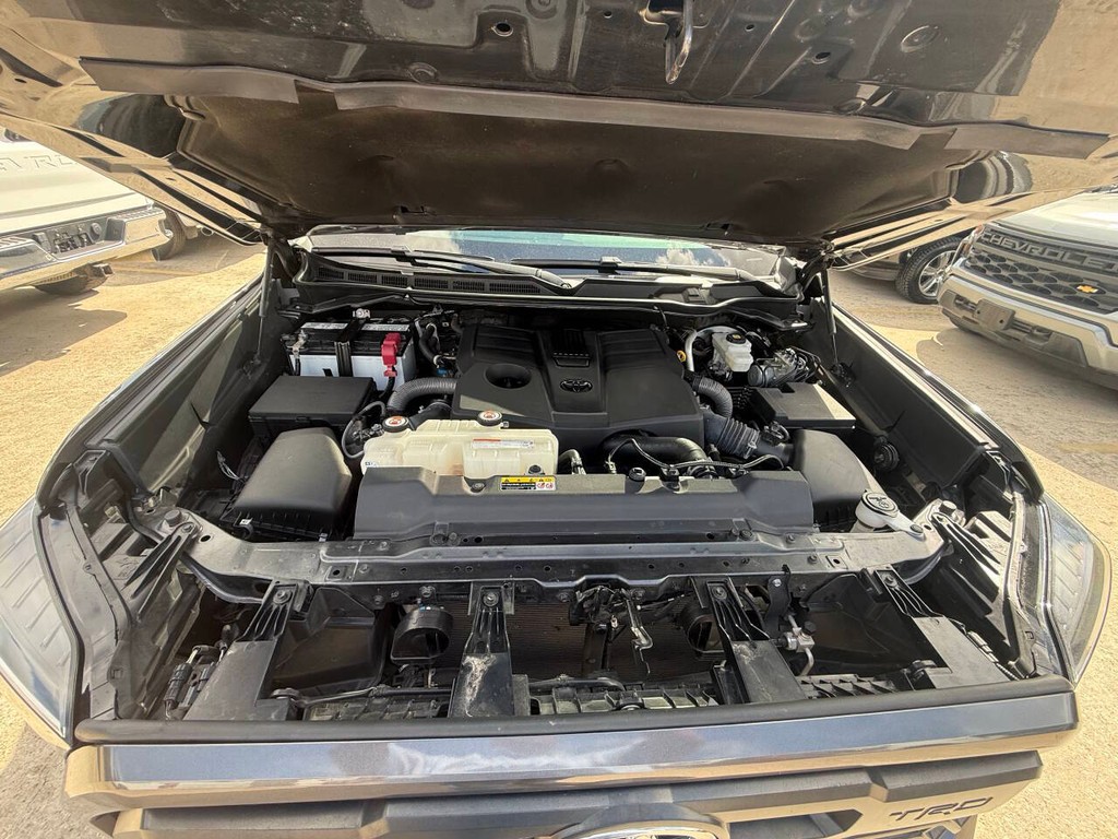 Toyota Tundra 4WD Vehicle Full-screen Gallery Image 33