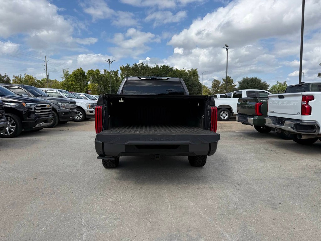 Toyota Tundra 4WD Vehicle Full-screen Gallery Image 35