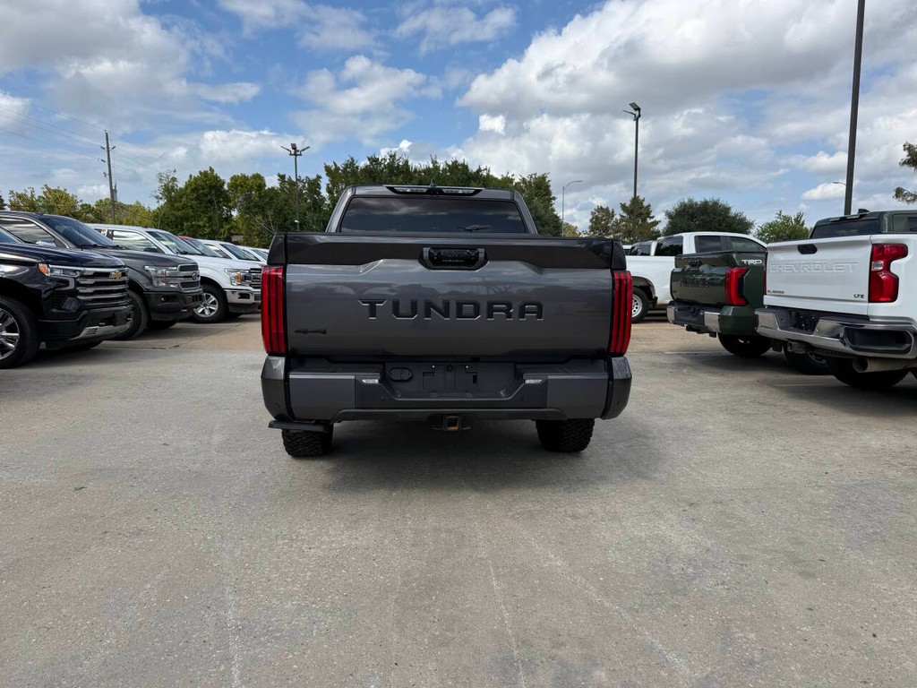 Toyota Tundra 4WD Vehicle Full-screen Gallery Image 36