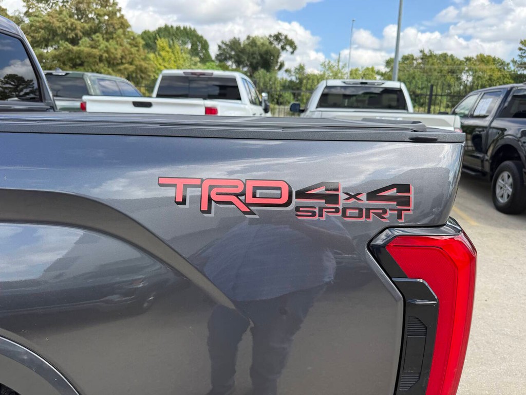 Toyota Tundra 4WD Vehicle Full-screen Gallery Image 37