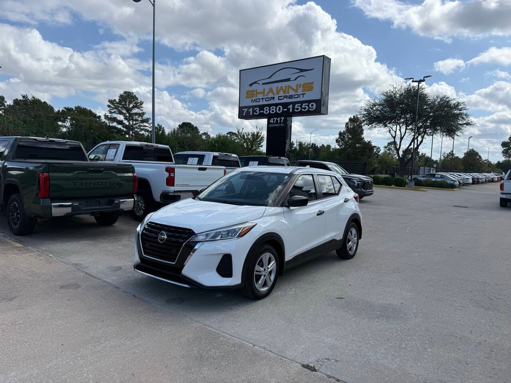 Nissan Kicks Vehicle Full-screen Gallery Image 03