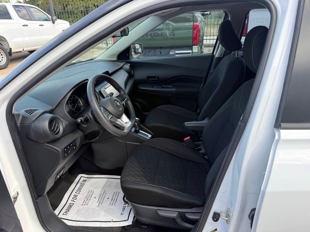 Nissan Kicks Vehicle Full-screen Gallery Image 07