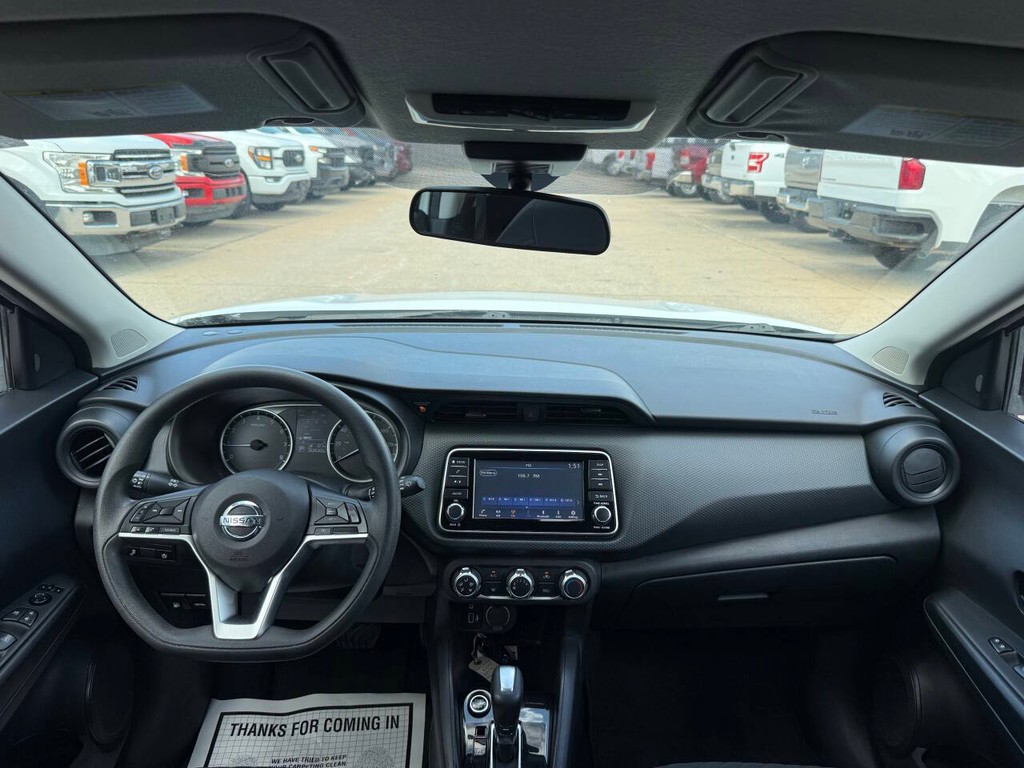 Nissan Kicks Vehicle Full-screen Gallery Image 17