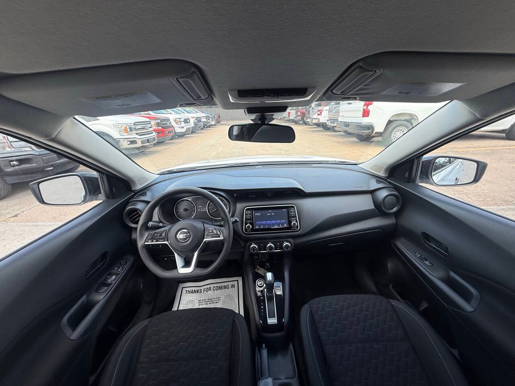 Nissan Kicks Vehicle Full-screen Gallery Image 18