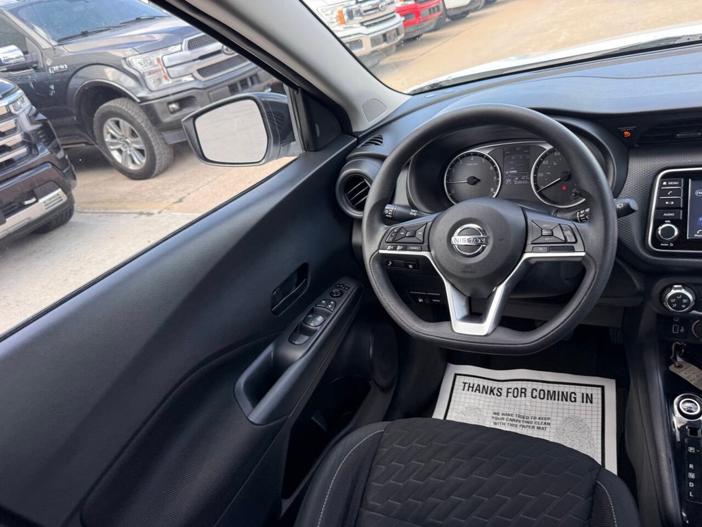 Nissan Kicks Vehicle Full-screen Gallery Image 19