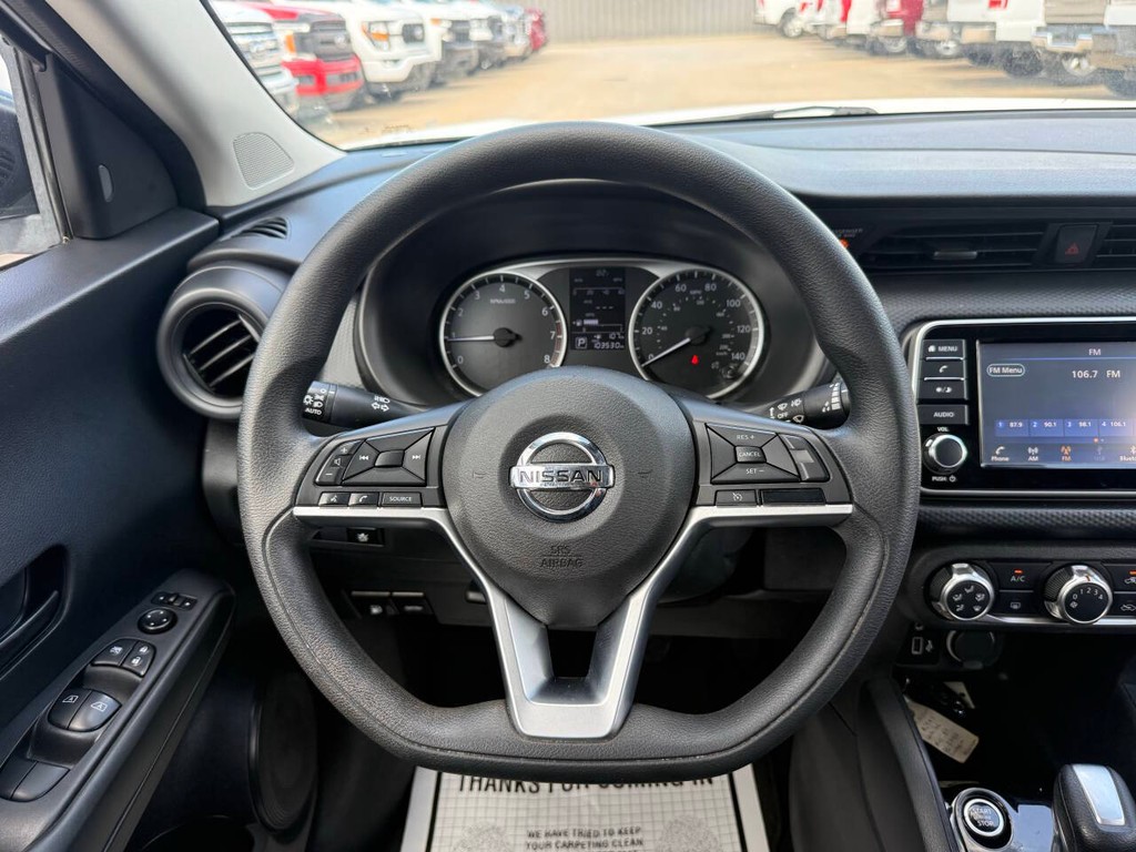 Nissan Kicks Vehicle Full-screen Gallery Image 22