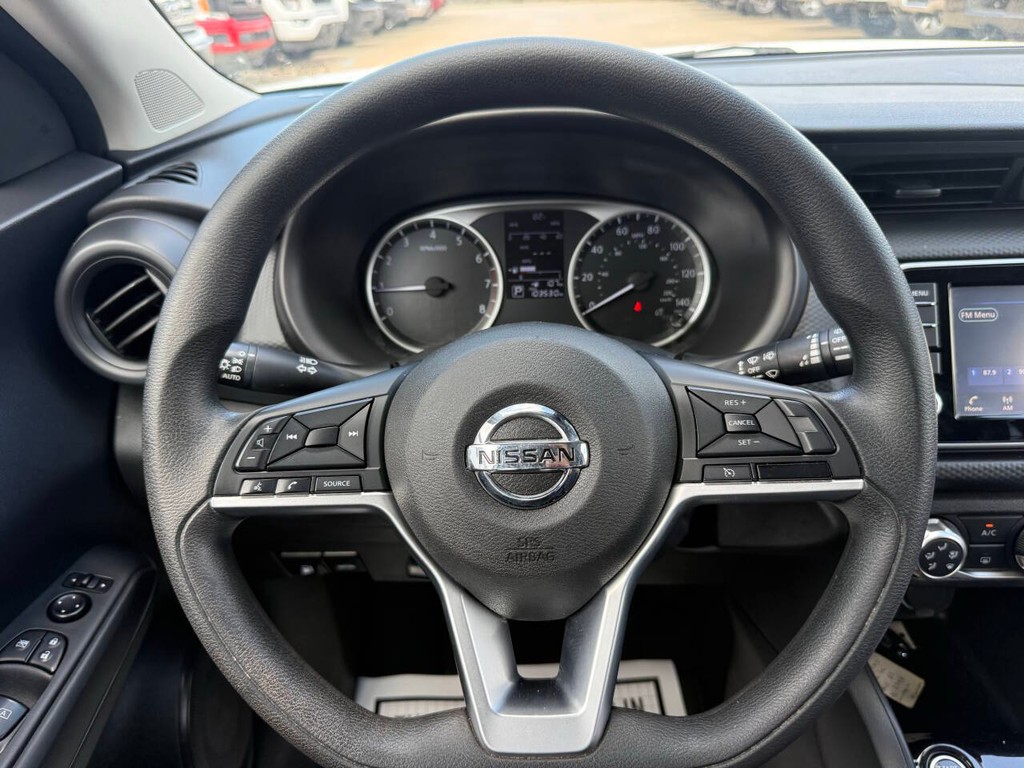 Nissan Kicks Vehicle Full-screen Gallery Image 23