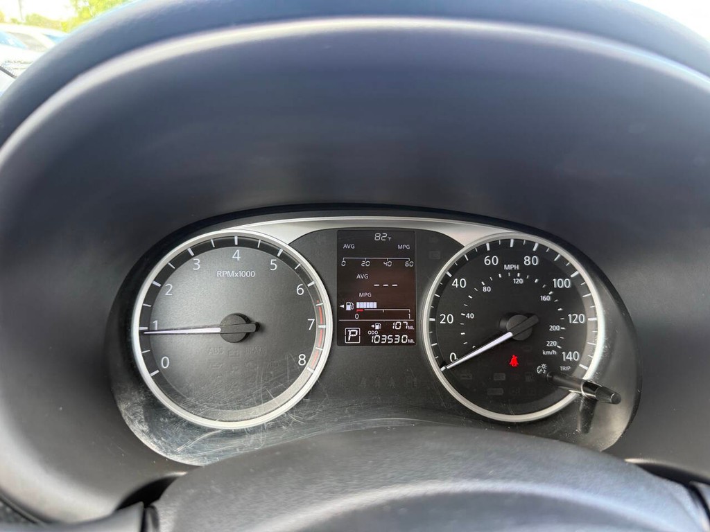 Nissan Kicks Vehicle Full-screen Gallery Image 32