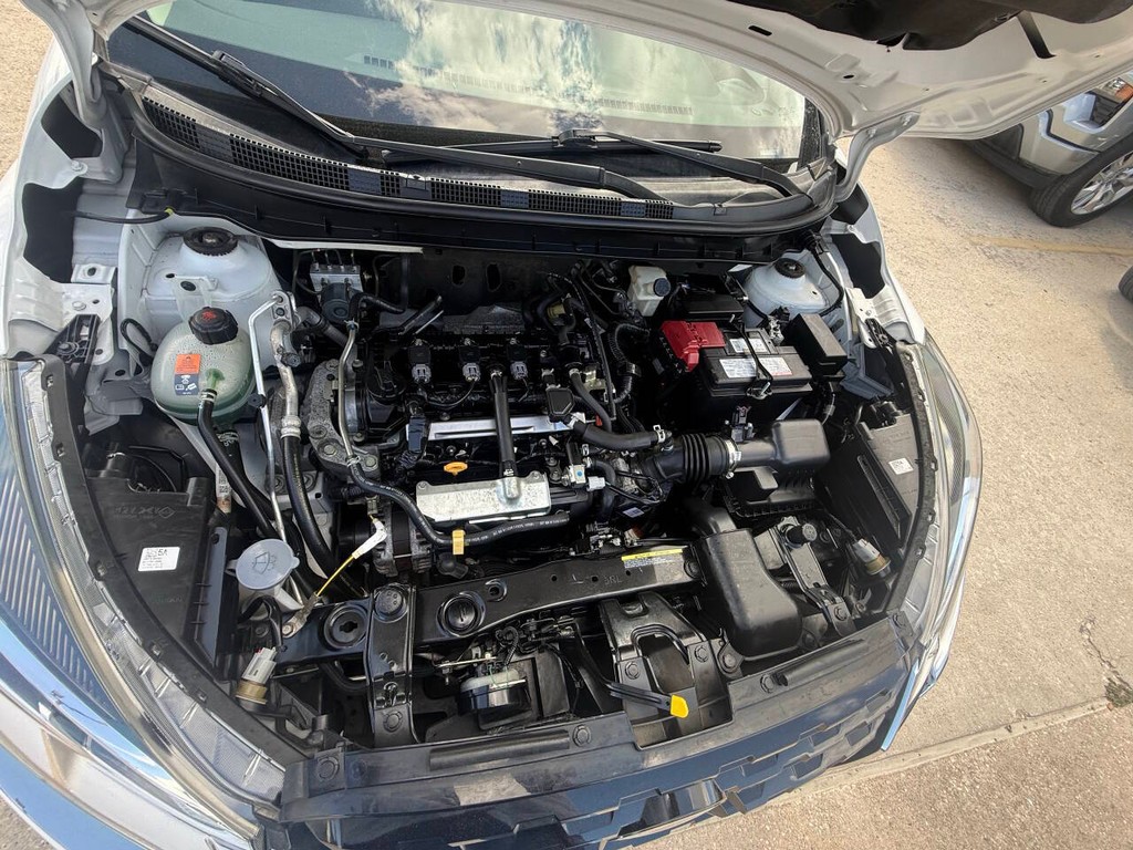 Nissan Kicks Vehicle Full-screen Gallery Image 34