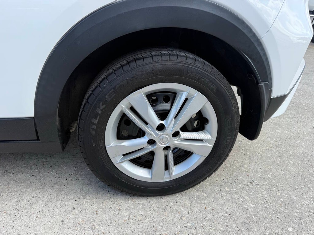 Nissan Kicks Vehicle Full-screen Gallery Image 35