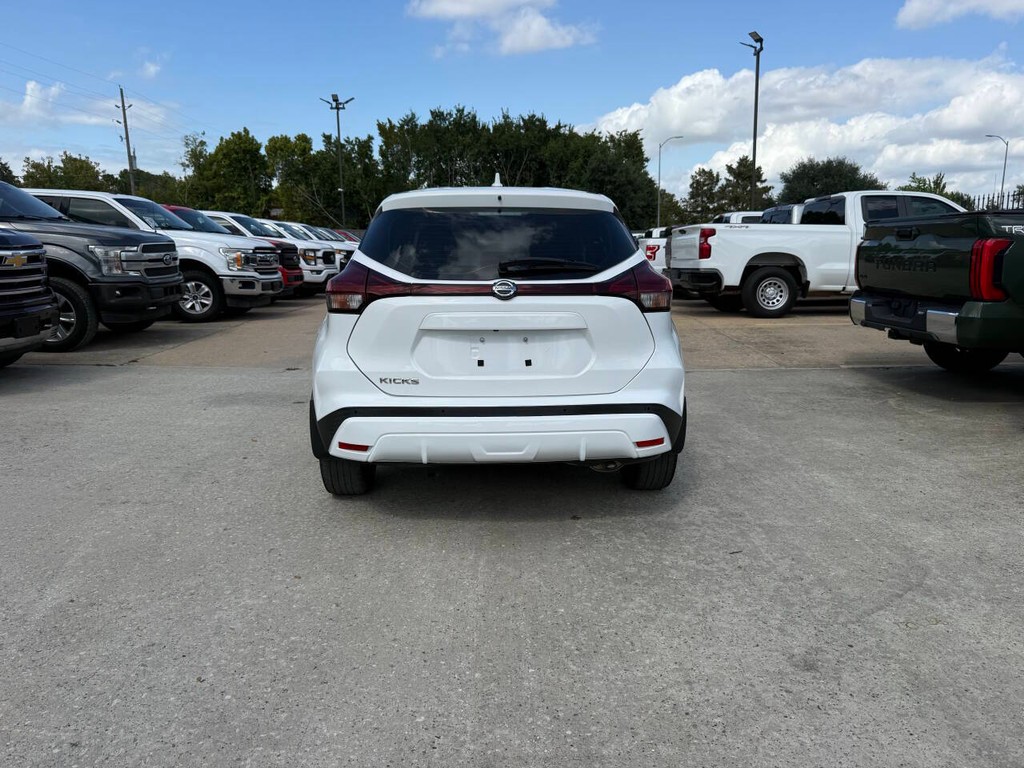 Nissan Kicks Vehicle Full-screen Gallery Image 37