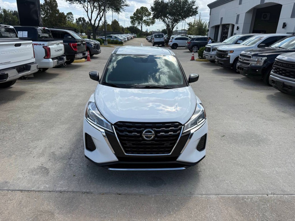 Nissan Kicks Vehicle Full-screen Gallery Image 38