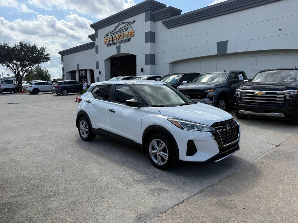 Nissan Kicks Vehicle Full-screen Gallery Image 40
