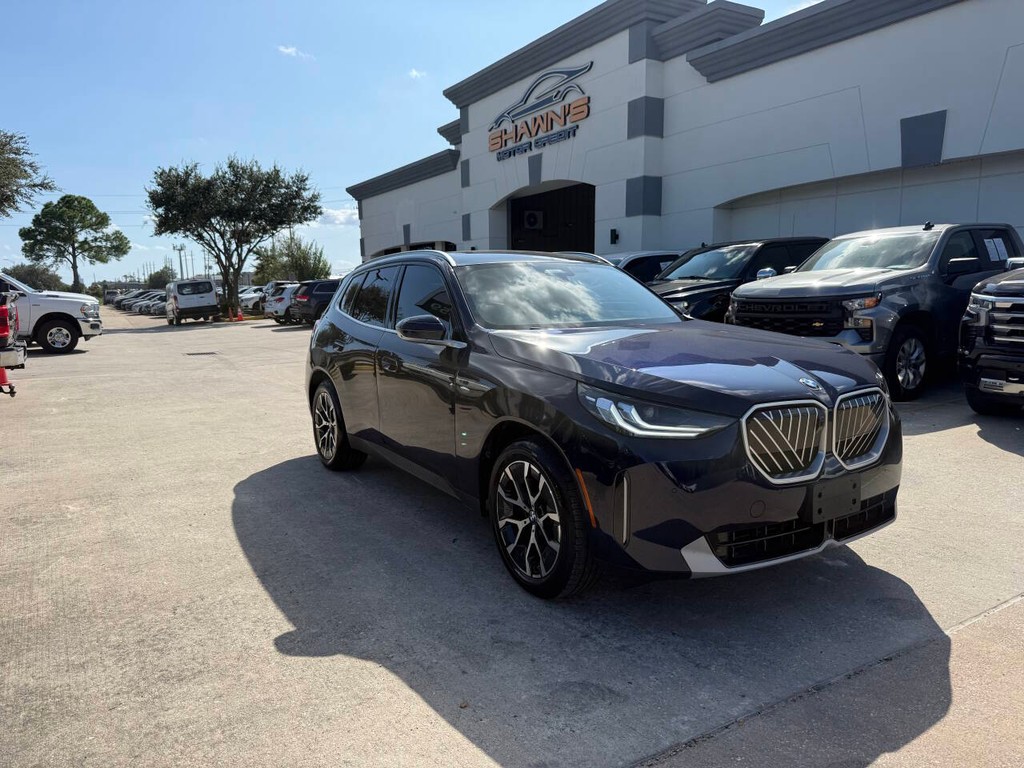 BMW X3 Vehicle Full-screen Gallery Image 02