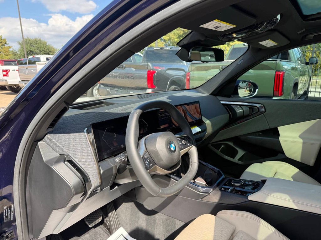 BMW X3 Vehicle Full-screen Gallery Image 06
