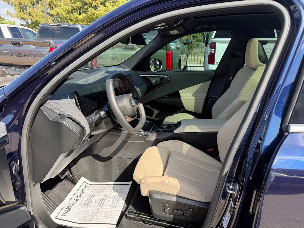 BMW X3 Vehicle Full-screen Gallery Image 07