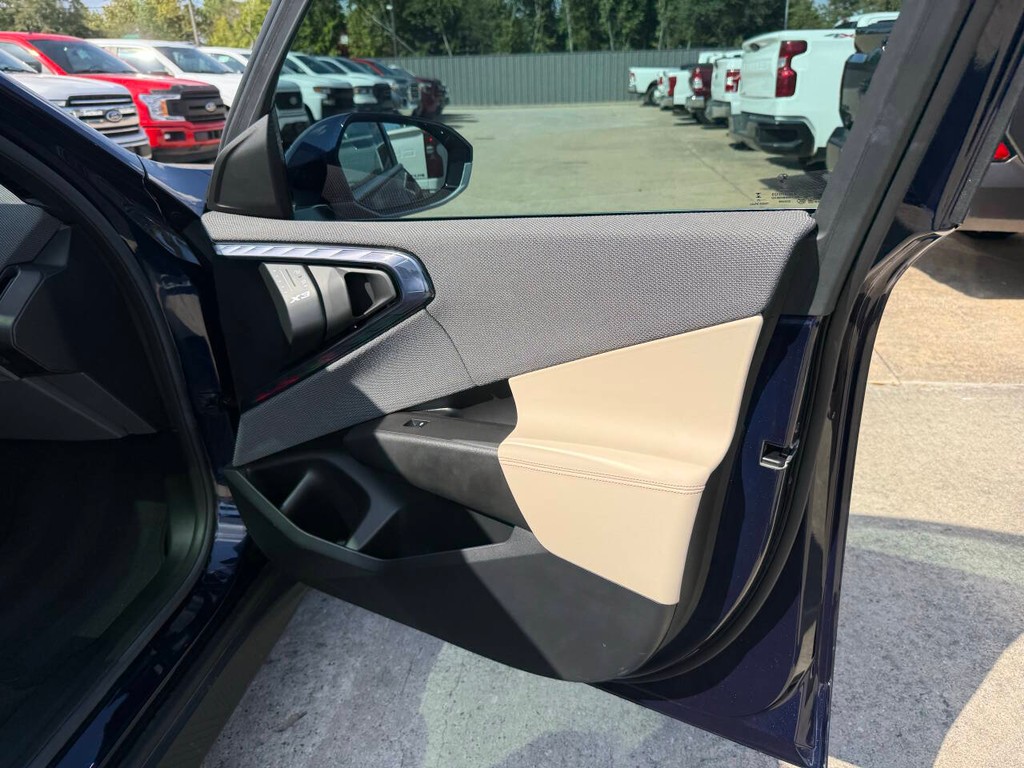 BMW X3 Vehicle Full-screen Gallery Image 11