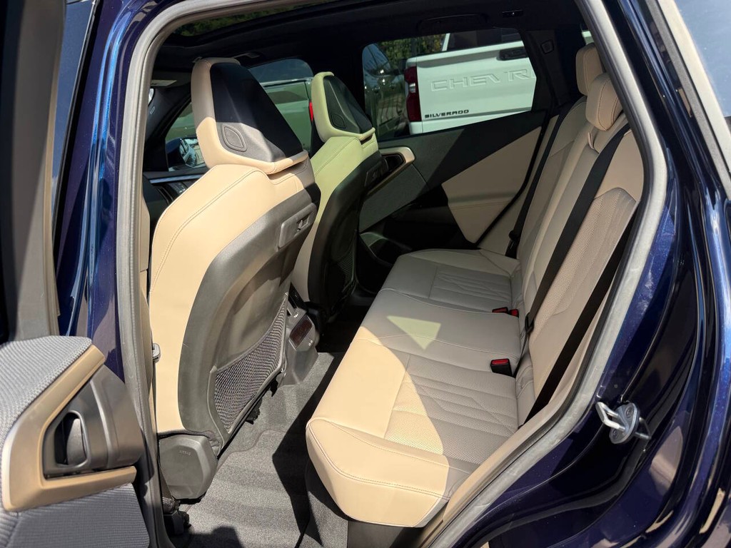 BMW X3 Vehicle Full-screen Gallery Image 13