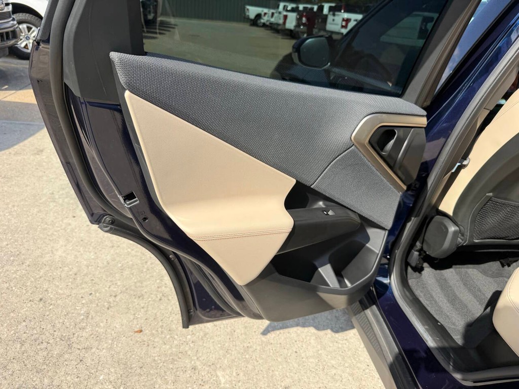 BMW X3 Vehicle Full-screen Gallery Image 14