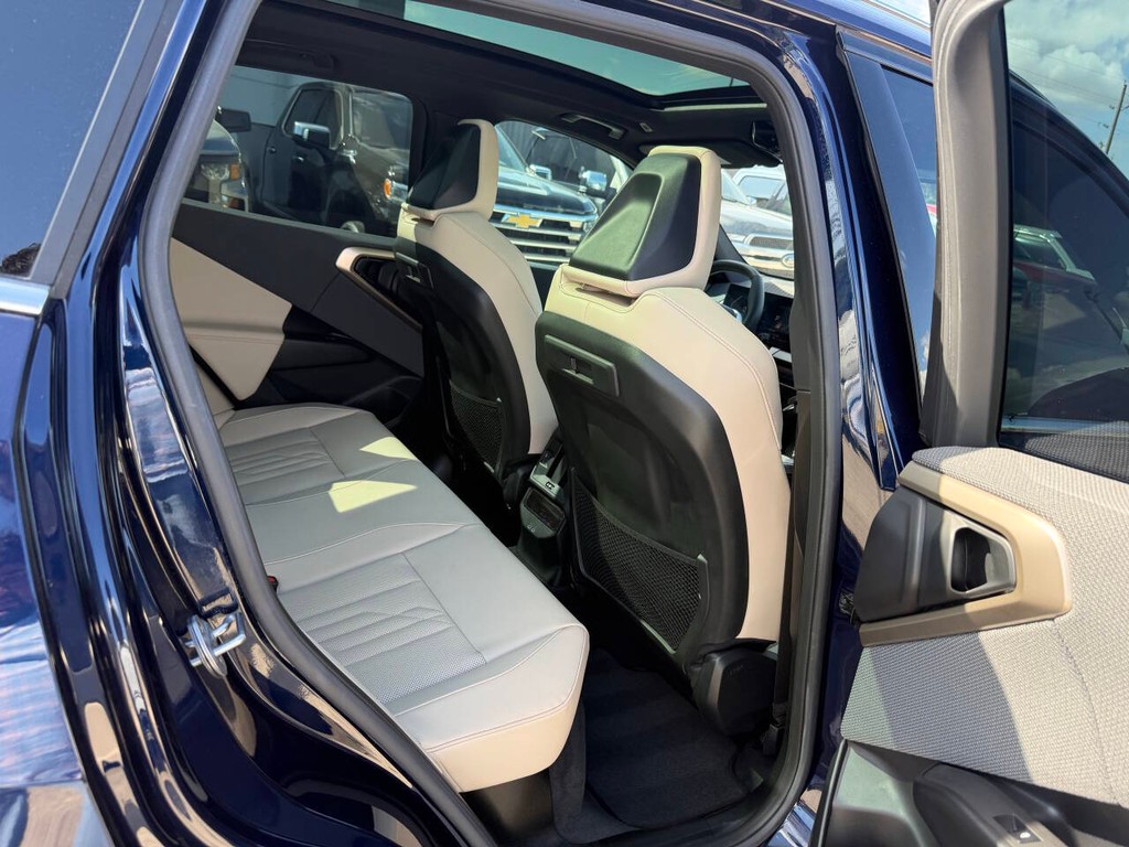 BMW X3 Vehicle Full-screen Gallery Image 15