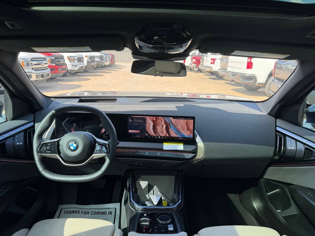 BMW X3 Vehicle Full-screen Gallery Image 17