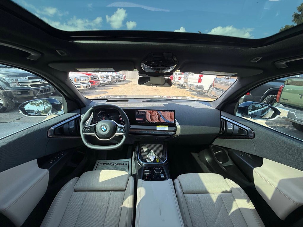 BMW X3 Vehicle Full-screen Gallery Image 18