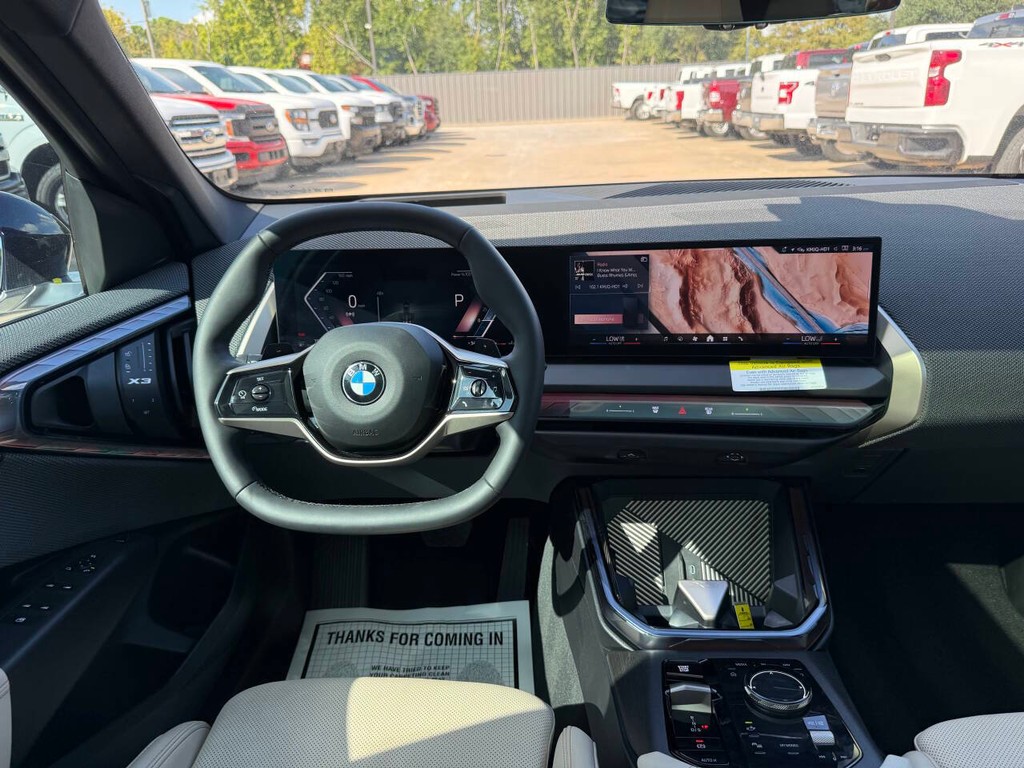 BMW X3 Vehicle Full-screen Gallery Image 21