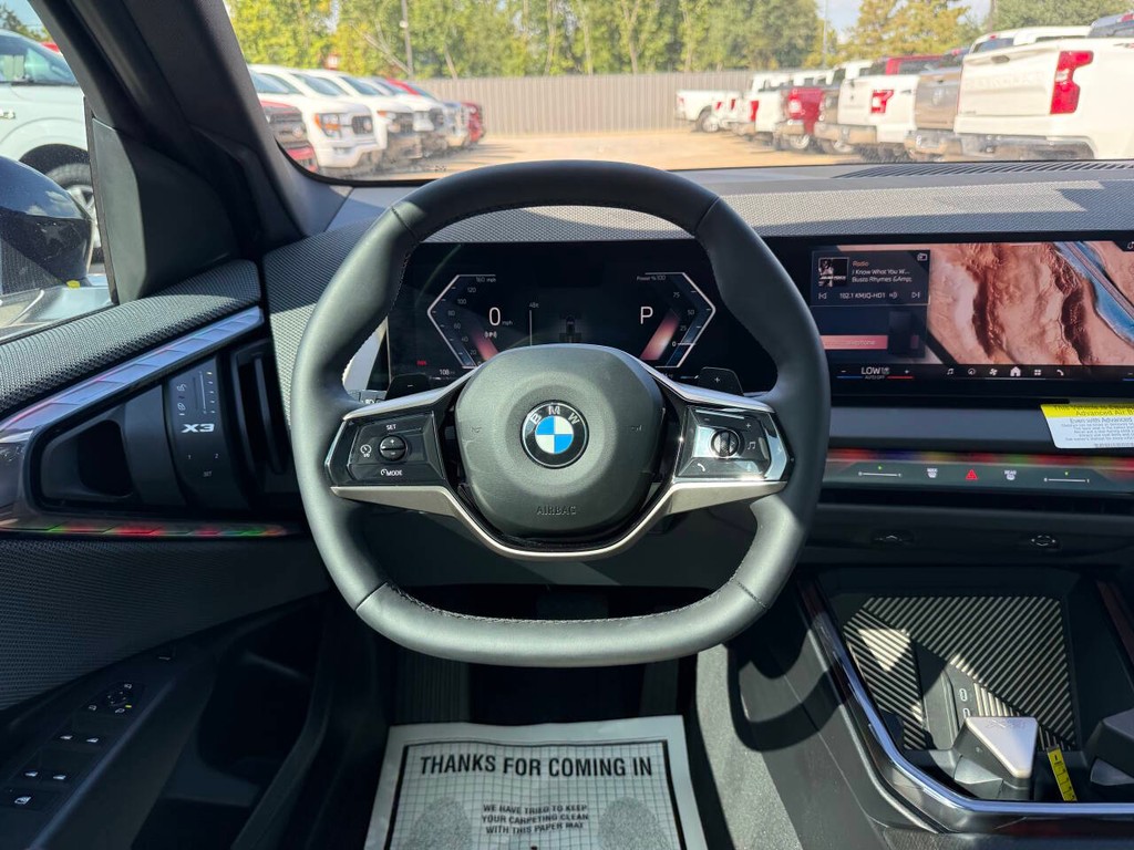 BMW X3 Vehicle Full-screen Gallery Image 22