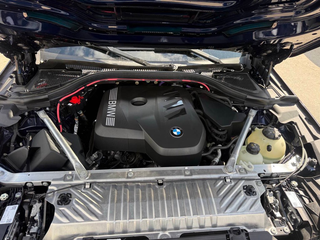 BMW X3 Vehicle Full-screen Gallery Image 31